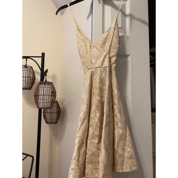 V neck lace dress - Picture 2 of 7